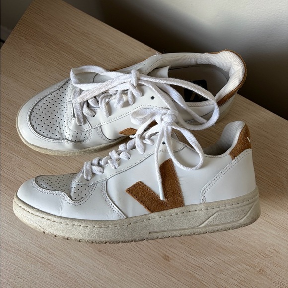 Veja V-10 Leather White Camel Sneakers 7 - Picture 11 of 14